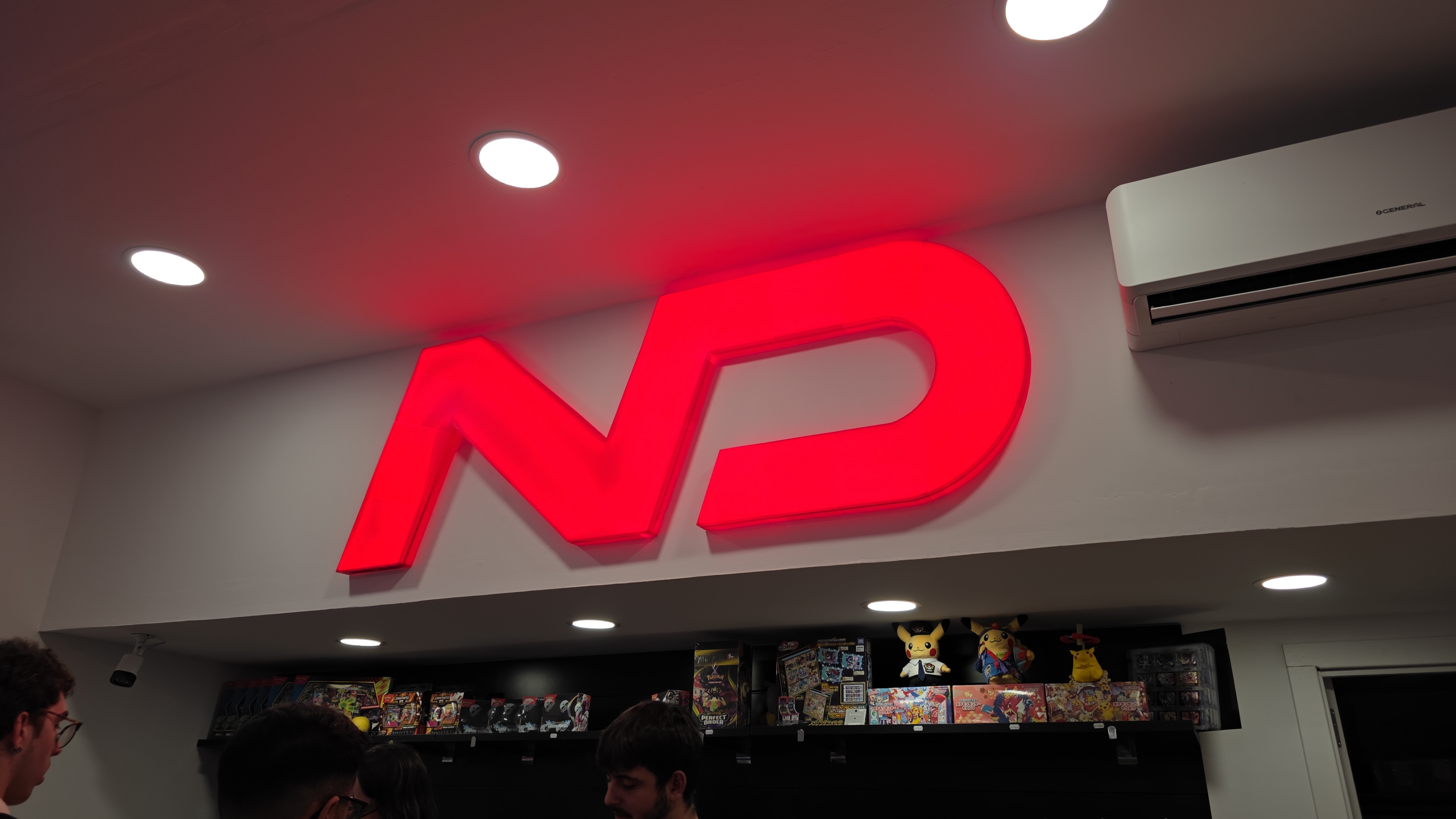 Cartel luminoso Nuncaesdemaisadotcg